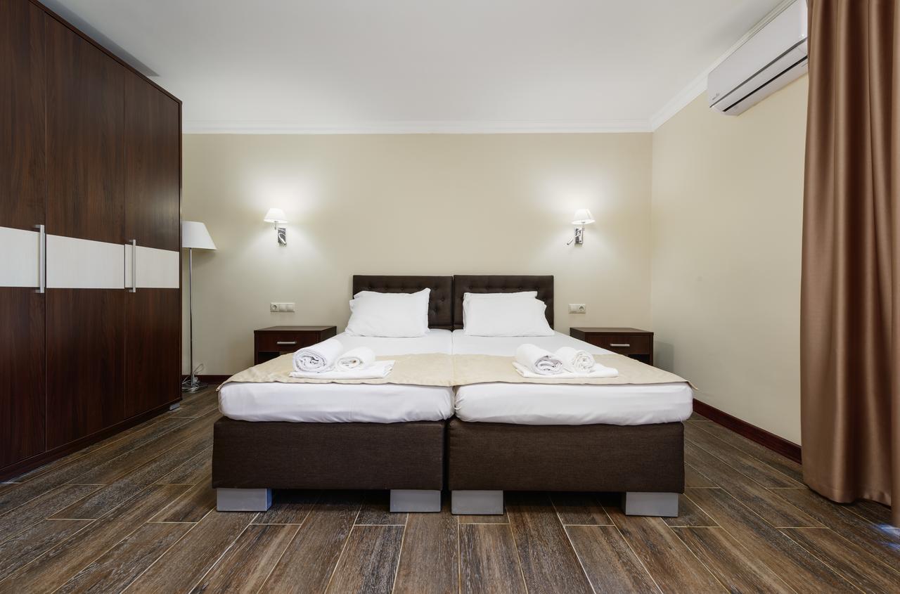 Hotel Cheluskintsev Gagra Exterior photo