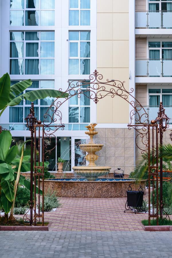 Hotel Cheluskintsev Gagra Exterior photo