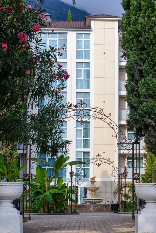 Hotel Cheluskintsev Gagra Exterior photo