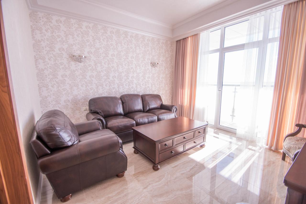 Hotel Cheluskintsev Gagra Exterior photo
