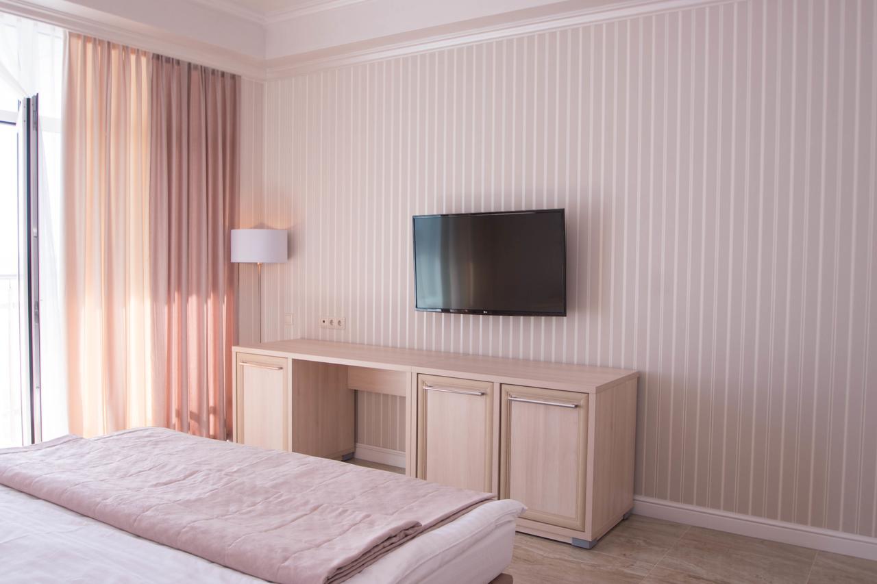 Hotel Cheluskintsev Gagra Exterior photo