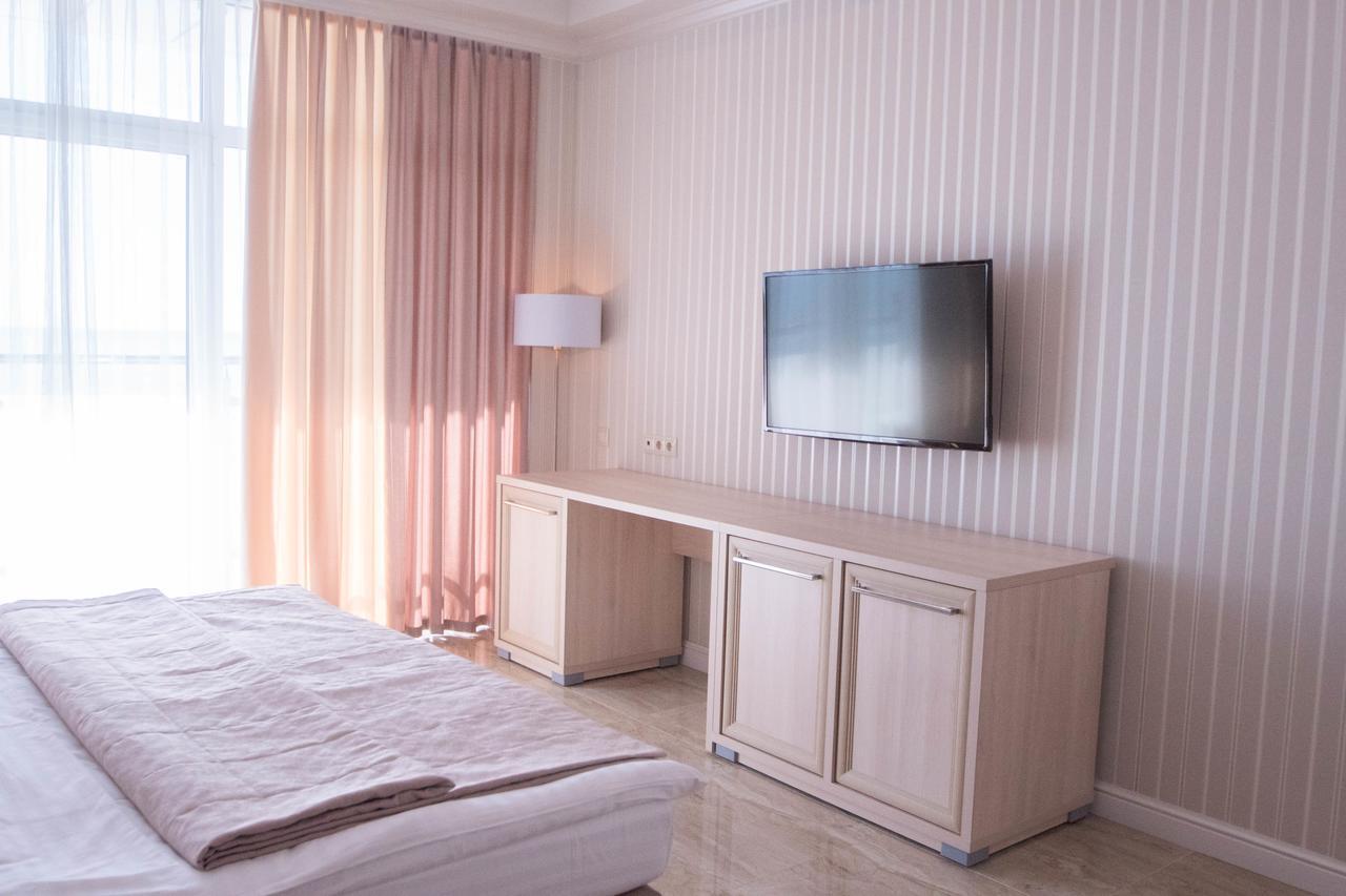 Hotel Cheluskintsev Gagra Exterior photo