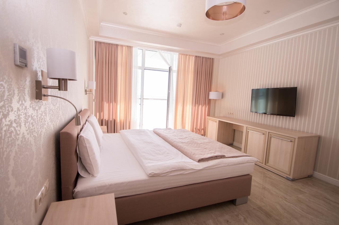 Hotel Cheluskintsev Gagra Exterior photo