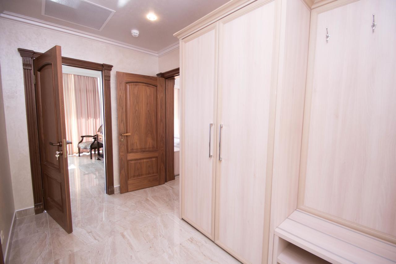 Hotel Cheluskintsev Gagra Exterior photo